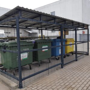Sadzīves atkritumu konteineru novietne 4 lieliem konteineriem