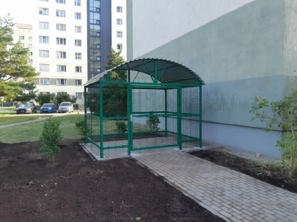 Sadzīves atkritumu konteineru novietne ar liekto jumtu 2 lieliem konteineriem - Image 4