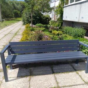 Sols ar atzveltni